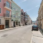Ajuda Cozy Retreat With Patio * Lissabon