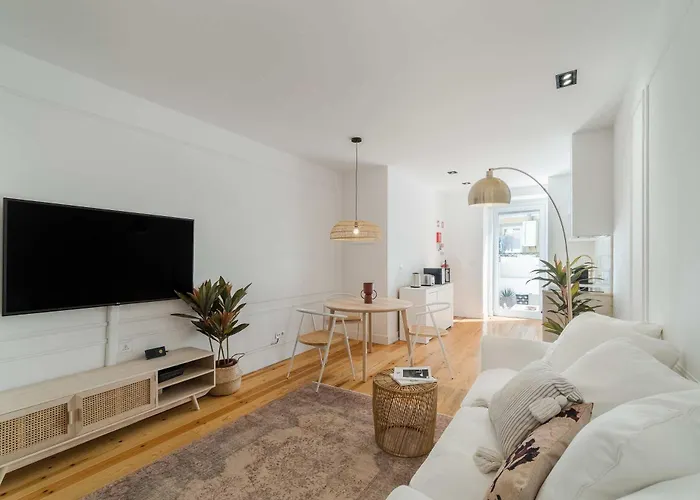 Ajuda Cozy Retreat With Patio * Lizbona