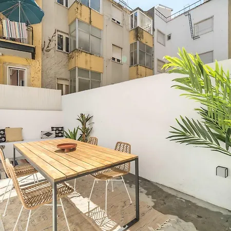 Ajuda Cozy Retreat With Patio Lisbon