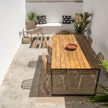 Ajuda Cozy Retreat With Patio Apartment *