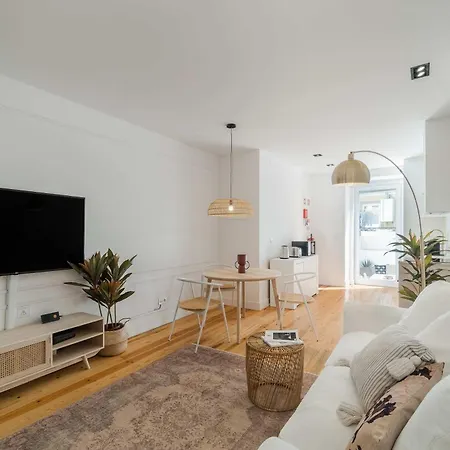 Ajuda Cozy Retreat With Patio * Lissabon