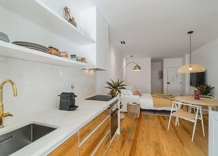 Ajuda Cozy Retreat With Patio *